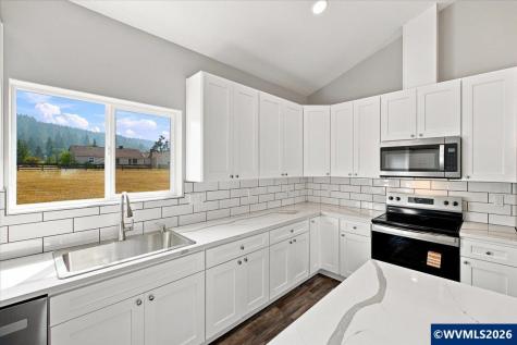 1221 49th Street Sweet Home OR 97389