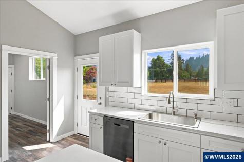 1221 49th Street Sweet Home OR 97389