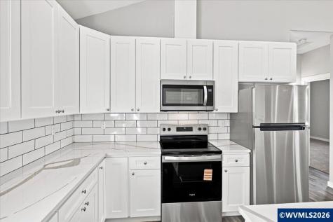 1221 49th Street Sweet Home OR 97389