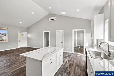 1221 49th Street Sweet Home OR 97389