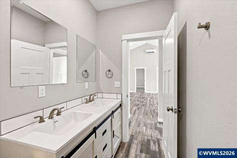 1221 49th Street Sweet Home OR 97389