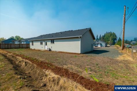 1221 49th Street Sweet Home OR 97389
