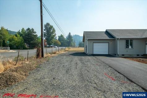 1221 49th Street Sweet Home OR 97389