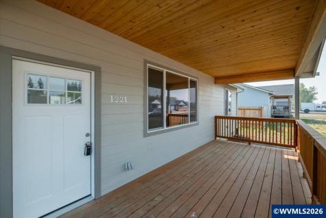 1221 49th Street Sweet Home OR 97389