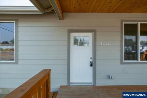 1221 49th Street Sweet Home OR 97389