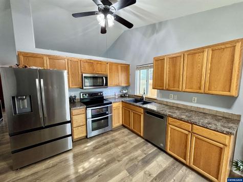 4223 Donalyn Street NE Salem OR 97301