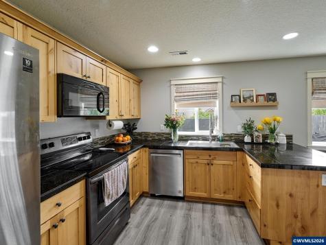 1025 SE Millright Avenue Mcminnville OR 97128