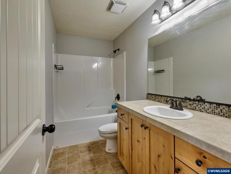 1025 SE Millright Avenue Mcminnville OR 97128