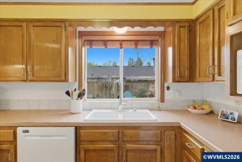 4576 Goldenrod Avenue NE Salem OR 97305