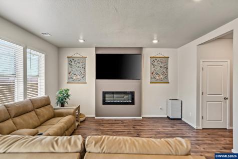 5633 Earth Place NE Salem OR 97305