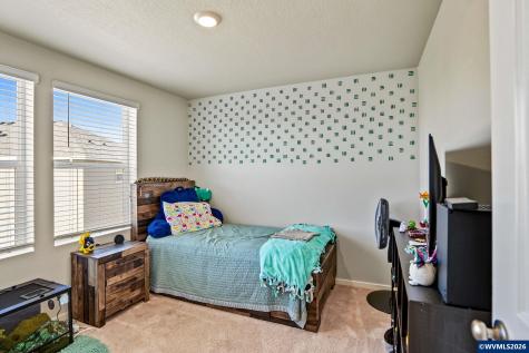 5633 Earth Place NE Salem OR 97305