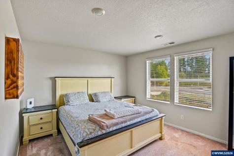 5633 Earth Place NE Salem OR 97305