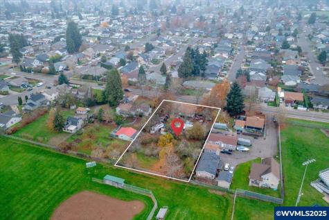 2515 Hollywood Drive NE Salem OR 97305
