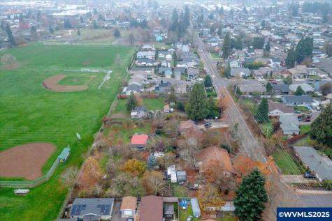 2515 Hollywood Drive NE Salem OR 97305