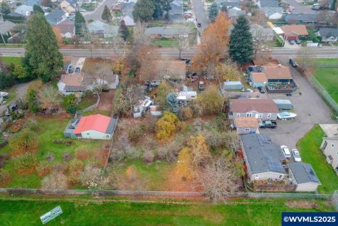 2515 Hollywood Drive NE Salem OR 97305
