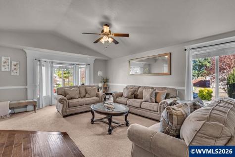 4460 Morfitt Street Hubbard OR 97032-9569