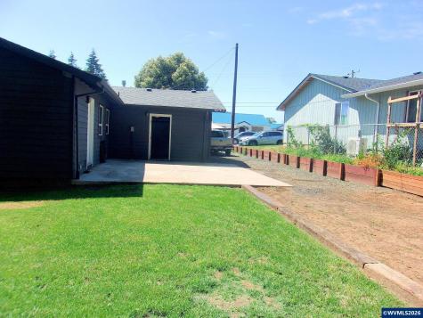 412 SW Fir Street Willamina OR 97396