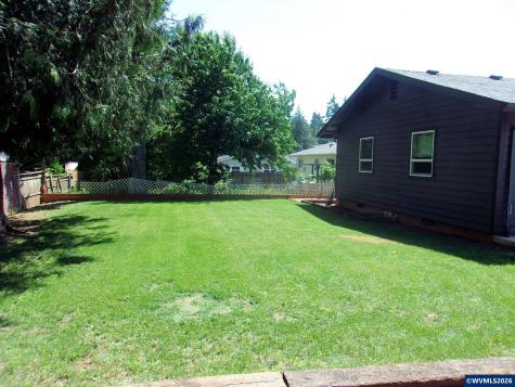 412 SW Fir Street Willamina OR 97396