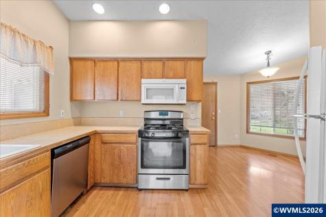 2931 Hollywood Drive NE Salem OR 97305