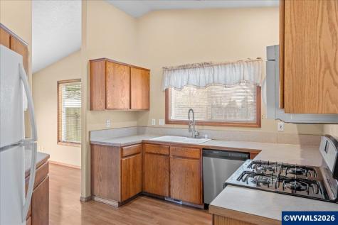 2931 Hollywood Drive NE Salem OR 97305