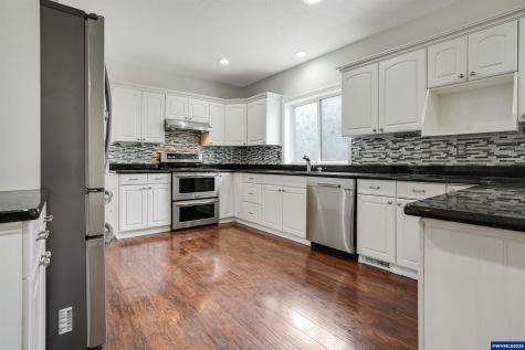 251 Fairview Street Silverton OR 97381