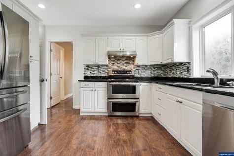 251 Fairview Street Silverton OR 97381