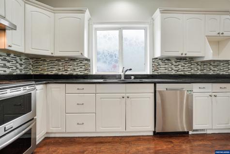 251 Fairview Street Silverton OR 97381