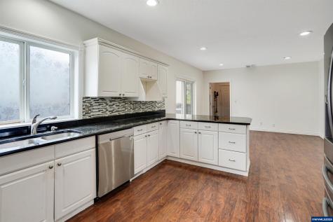 251 Fairview Street Silverton OR 97381