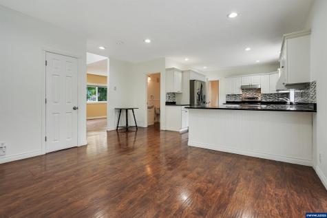 251 Fairview Street Silverton OR 97381