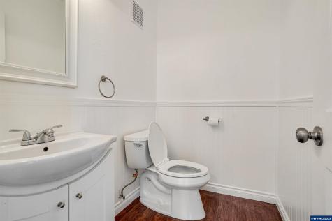 251 Fairview Street Silverton OR 97381