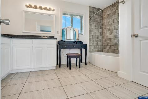 251 Fairview Street Silverton OR 97381