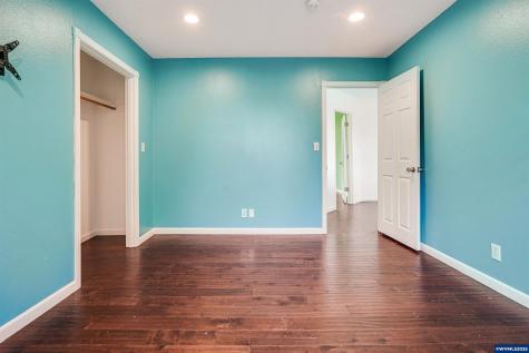 251 Fairview Street Silverton OR 97381