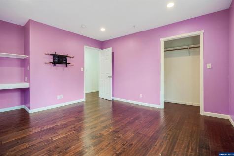 251 Fairview Street Silverton OR 97381
