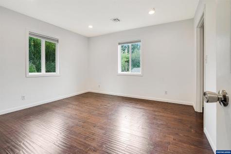 251 Fairview Street Silverton OR 97381
