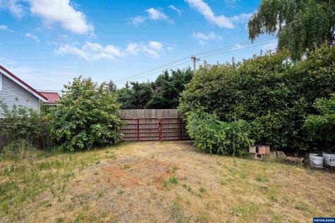 251 Fairview Street Silverton OR 97381
