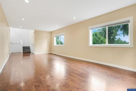 251 Fairview Street Silverton OR 97381