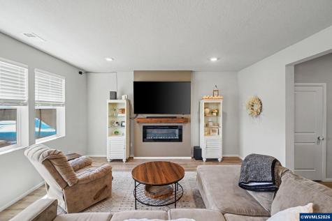 5138 49th Avenue NE Salem OR 97305