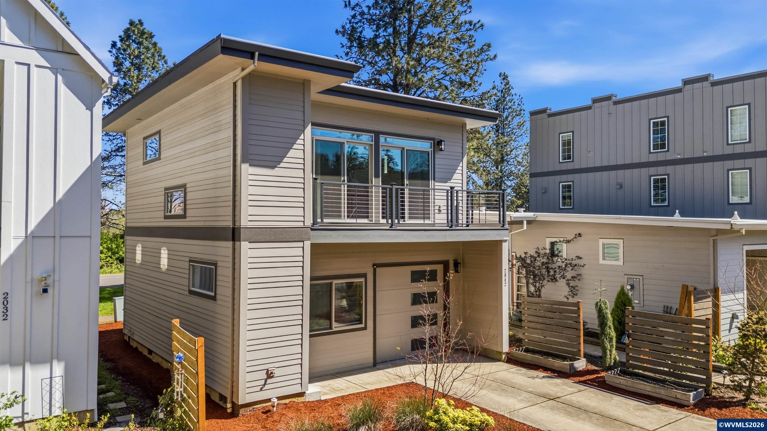 2042 Village Center Drive SE Salem OR 97302