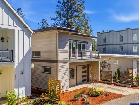 2042 Village Center Drive SE Salem OR 97302