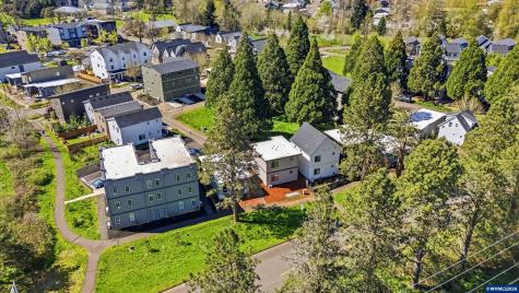 2042 Village Center Drive SE Salem OR 97302