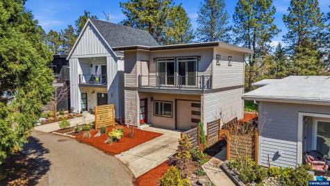 2042 Village Center Drive SE Salem OR 97302