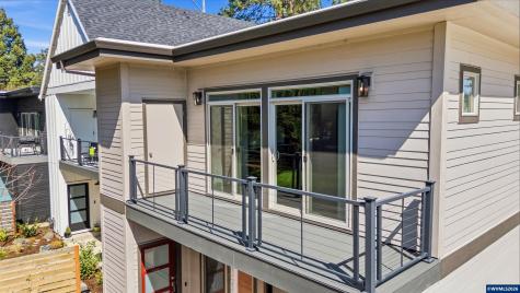 2042 Village Center Drive SE Salem OR 97302