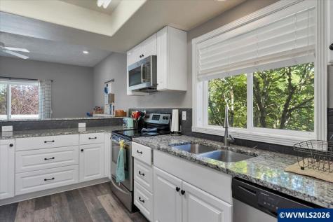 2105 Deerwind Avenue NW Salem OR 97304