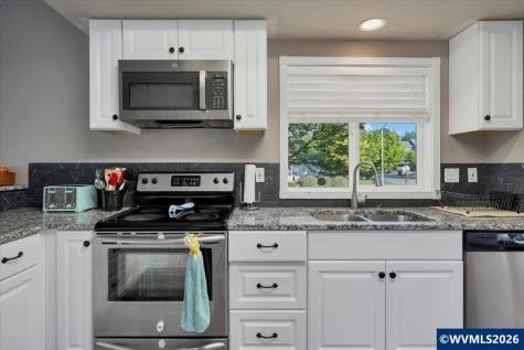 2105 Deerwind Avenue NW Salem OR 97304