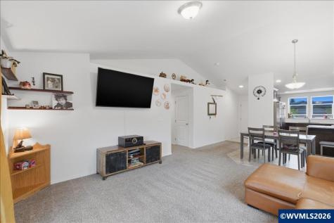 1423 SE Snowberry Avenue Dallas OR 97338