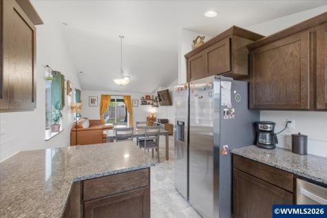 1423 SE Snowberry Avenue Dallas OR 97338