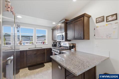 1423 SE Snowberry Avenue Dallas OR 97338