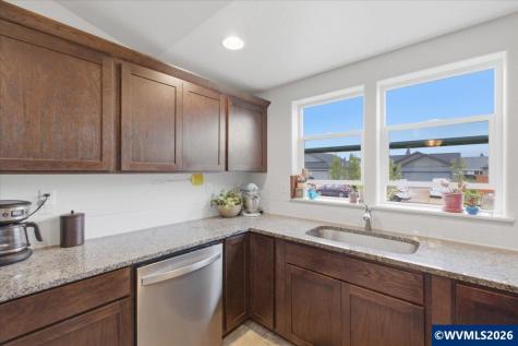1423 SE Snowberry Avenue Dallas OR 97338