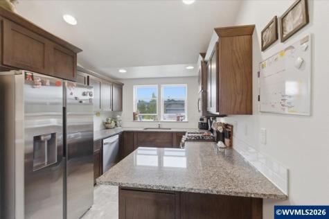 1423 SE Snowberry Avenue Dallas OR 97338