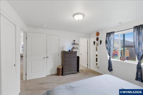 1423 SE Snowberry Avenue Dallas OR 97338